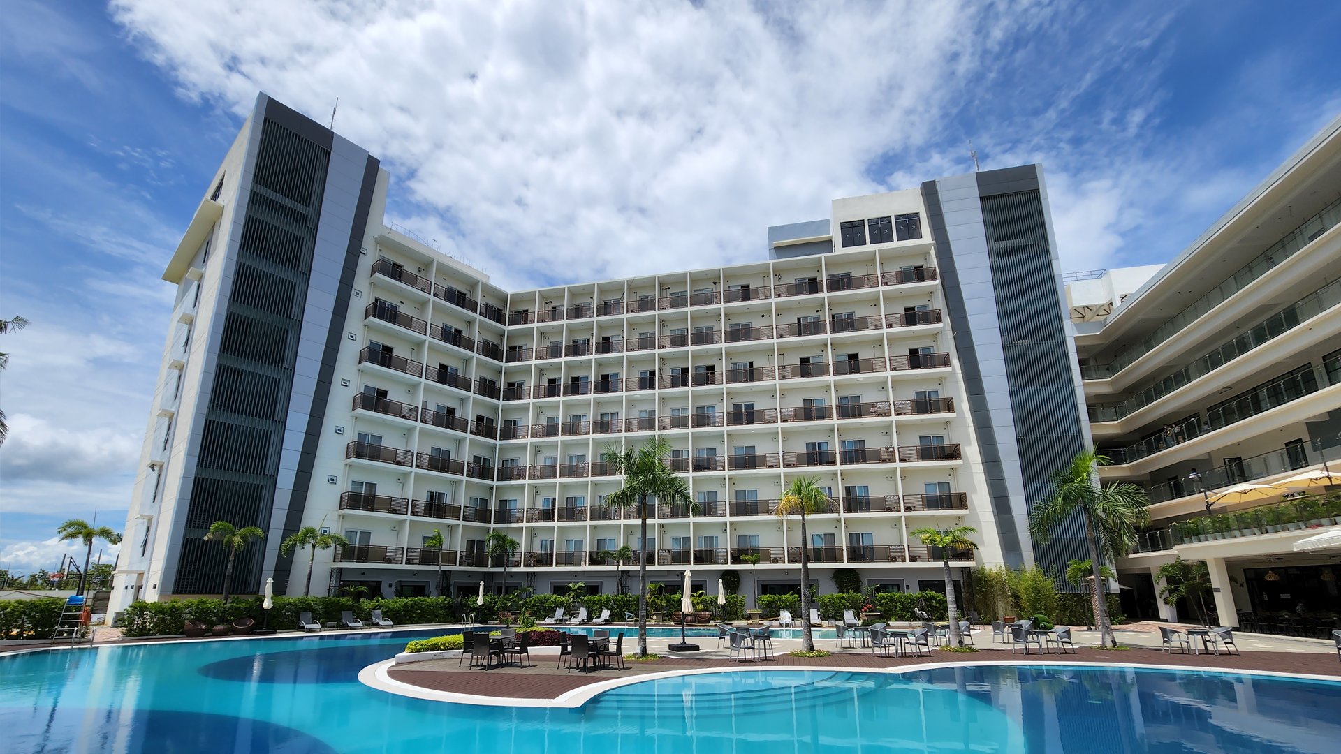 Cebu International Academy Mactan 校園與泳池